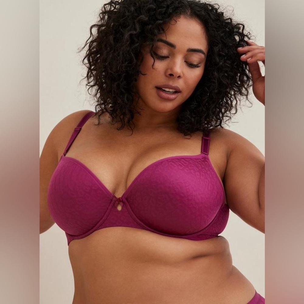 Torrid Simply Spacer T-Shirt Light Lined Back Smoothing Boysenberry Bra Size 44D